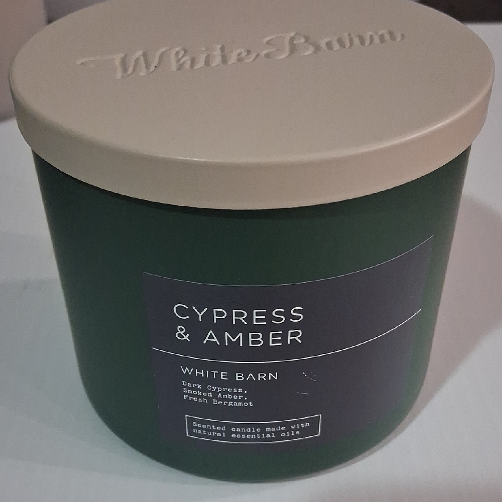 White Barn Cypress & Amber Candle - Green and Cream